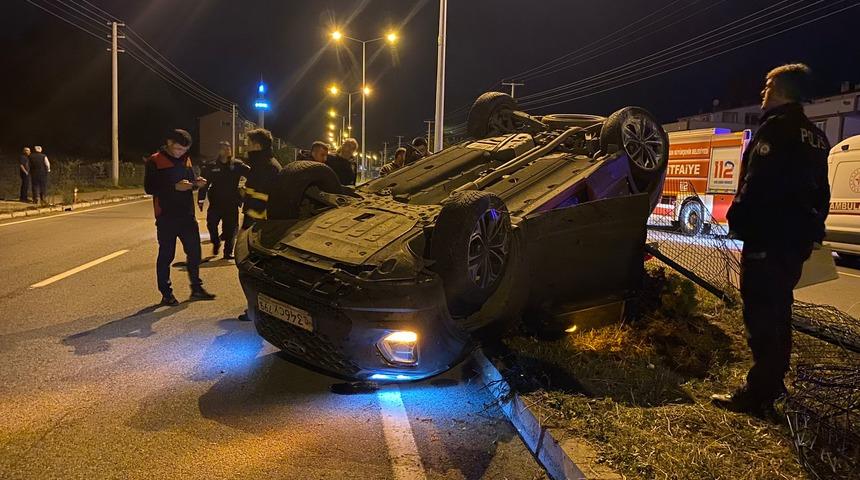 Samsun'da devrilen otomobildeki 3 kişi yaralandı