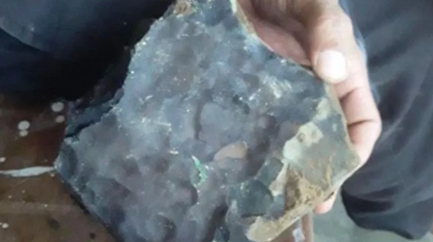 Başına resmen talih kuşu kondu! Çatısına çarpan meteoru satarak milyoner oldu... Son derece nadir görülüyordu