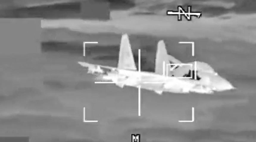 D&uuml;nya yeni bir krizin eşiğinden d&ouml;nd&uuml;! ABD duyurdu: '3 metreye kadar yaklaştı'