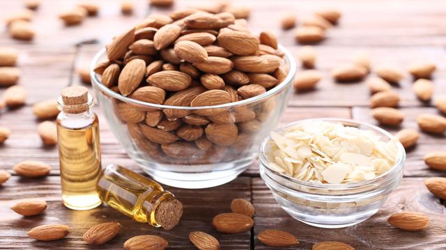 Badem yağı yüze direkt uygulanır mı? Badem yağı yüz için nasıl kullanılır?