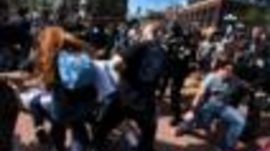Trump'ın San Diego'daki mitinginde kavga çıktı