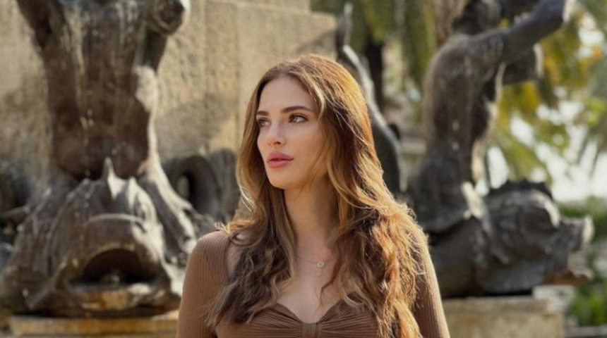 Sosyal medya fenomeni Reislin sosyal medya orucunu spor paylaşımıyla bozdu! Spor sütyeniyle verdiği poz olay oldu