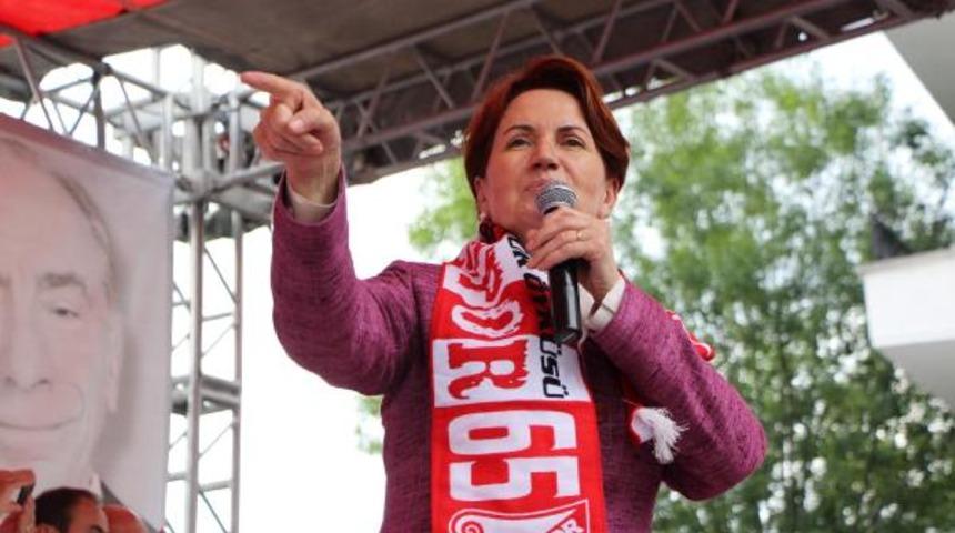 Akşener: Gazi ve şehitlerin kanı 'kafayı çevir' diyenlerin elinde