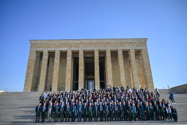 Türkiye Barolar Birliği Cumhuriyetin 100. yılı programı kapsamında Anıtkabir'i ziyaret etti