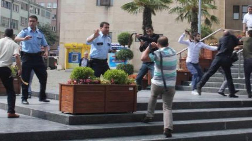 Cinayet davası öncesi meydan kavgası