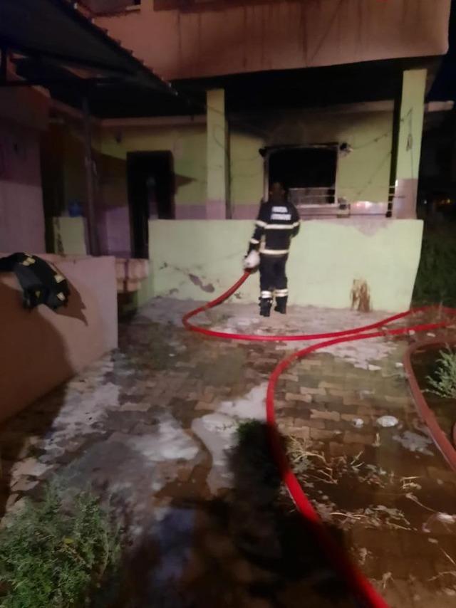Hatay’ın Erzin ilçesinde bir evde yangın çıktı