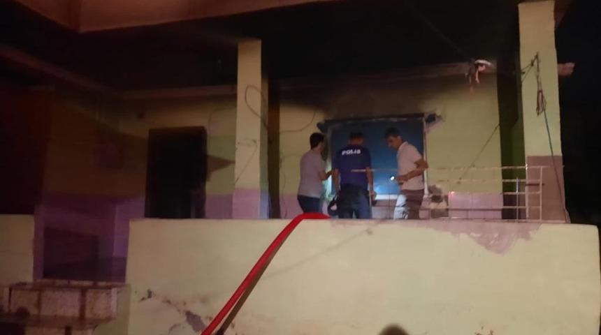 Hatay’ın Erzin ilçesinde bir evde yangın çıktı