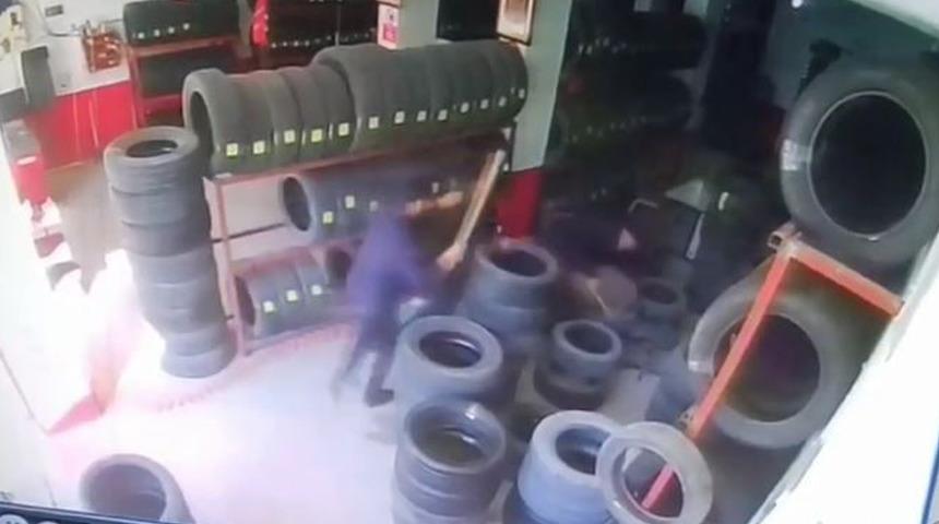 Tamir atölyesinde dehşet! İş yerini basıp 17 yaşındaki çocuğu sopalarla dövdüler