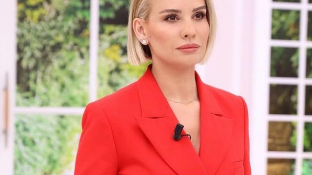 Esra Erol’da gergin anlar! O sözler ‘zeytin kraliçesi'ni sinirlendirdi! Sizde hiç akıl yok mu? Bir delinin peşinden...