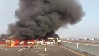 O ülkede korkunç kaza! 32 ölü, 63 yaralı... Bazı araçlar alev aldı