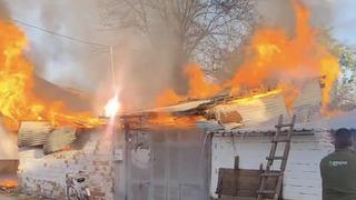  Bahçede yakılan ateş eve sıçradı! Yangın kısa sürede her yeri sardı