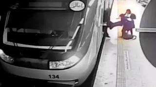 İran'da ahlak polisinin darbettiği iddia edilen genç kız hayatını kaybetti! Metro görüntüsündeki detay kafa karıştırdı