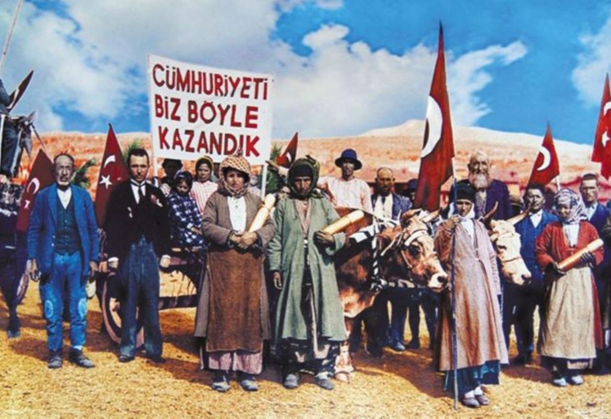 Bir Cumhuriyet Balosu fotoğrafına 100. Yıl Açısından Bakış!
