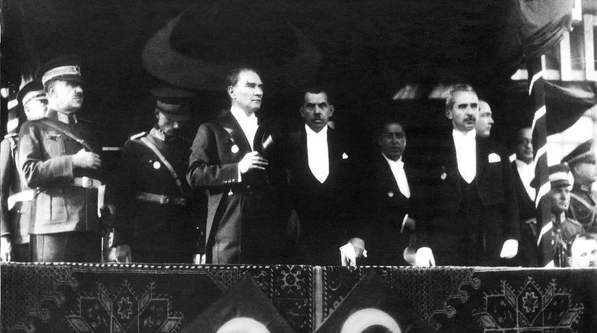 29 Ekim Cumhuriyet Bayramı'nın anlam ve önemi nedir? 29 Ekim'de ne oldu?  Bir asırlık gurur!