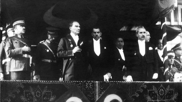 29 Ekim Cumhuriyet Bayramı'nın anlam ve önemi nedir? 29 Ekim'de ne oldu?  Bir asırlık gurur!