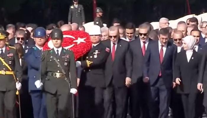 Cumhuriyet’in 100. yılında devlet erkanı Anıtkabir’de! Erdoğan: “100. yıla ulaşmanın sevincini ve gururunu yaşıyoruz”