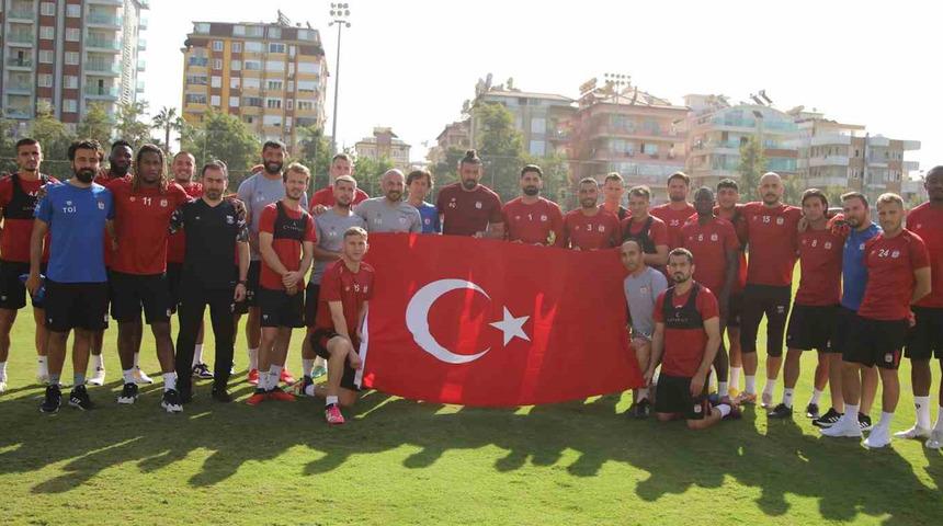 Sivasspor, idmanda Türk bayrağı açtı