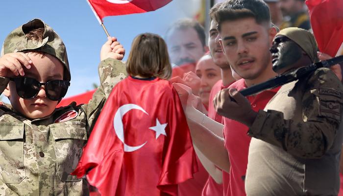 Tüm Türkiye’de 100. yıl coşkusu! Her yer kırmızı-beyaza büründü: İzmir’de 300 metrelik bayrak açıldı