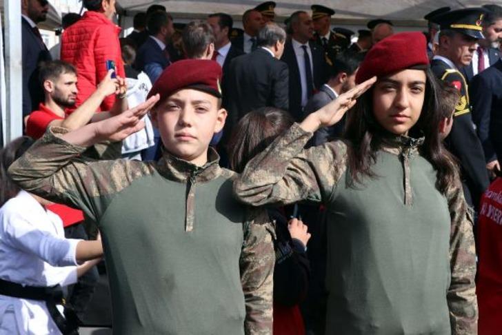 Tüm Türkiye'de 100. yıl coşkusu! Her yer kırmızı-beyaza büründü: İzmir'de 300 metrelik bayrak açıldı G5