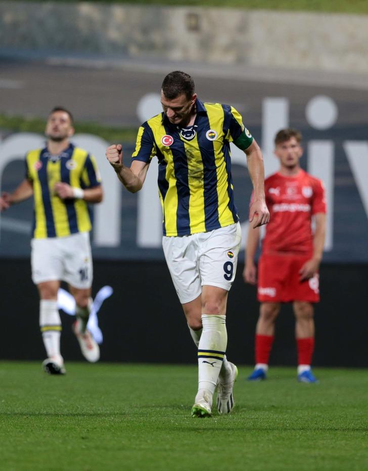Pendikspor maçında 3 gol birden atmıştı! Tüm dünya Fenerbahçe'nin yıldızı Edin Dzeko'yu konuşuyor, "Durdurulamıyor" G5
