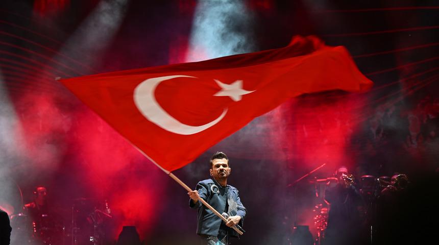 İzmir ve çevre illerde Cumhuriyet'in 100. yıl dönümü kutlandı