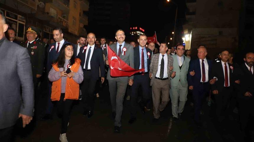 Hakkari’de Cumhuriyet yürüyüşüne binler katıldı