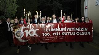 Ankara Üniversitesi, Cumhuriyet'in 100. yıl dönümünü fener alayı ile kutladı