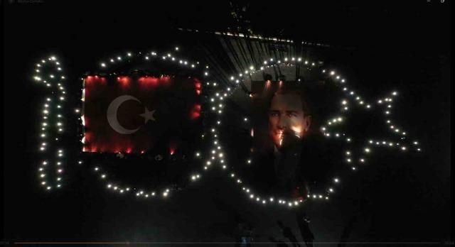 Giresun’da KYK’da kalan 300 öğrenciden ışıklı 100. yıl kutlaması