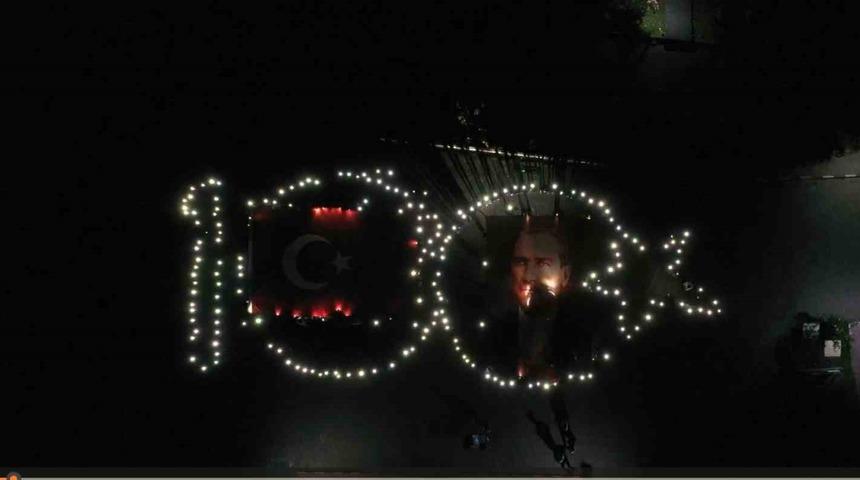 Giresun&rsquo;da KYK&rsquo;da kalan 300 &ouml;ğrenciden ışıklı 100. yıl kutlaması