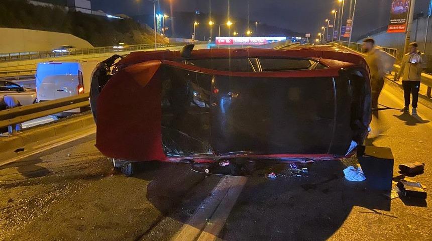 &Uuml;mraniye&rsquo;de iki ara&ccedil; takla attı: 3 yaralı