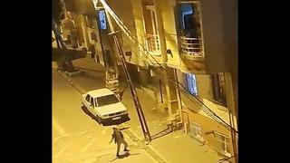 Eşi eve almayınca ortalığı birbirine kattı! 'Çocuklarının babasıyım'