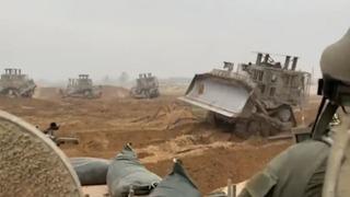 Gazze'de İsrail askerlerine pusu! Hamas üyeleri tünellerden çıkarak ateşe başladı... Çatışma anları yayımlandı