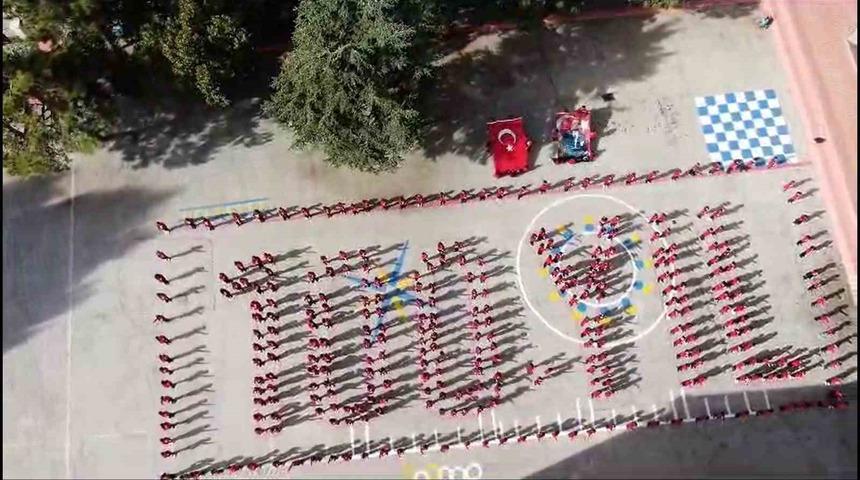 400 öğrenciden Cumhuriyet Bayramı’na özel koreografi