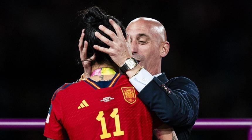 Tüm dünya onu konuşmuştu! FIFA’dan Luis Rubiales’e 3 yıllık ceza