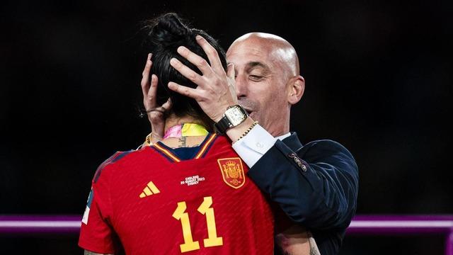 Tüm dünya onu konuşmuştu! FIFA’dan Luis Rubiales’e 3 yıllık ceza
