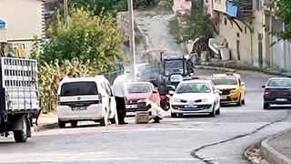 Kamyonet kasasından düştü! Mahalleyi istila etti 'Bir şeylerin döküldüğünü fark ettim, insanlar kafalarını kaşıyorlardı' 3 kişi hastanelik oldu