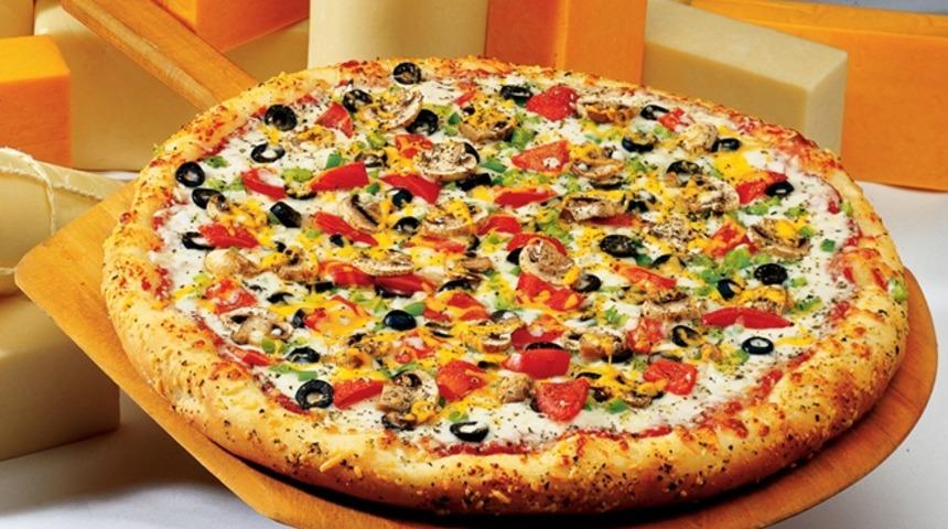 MasterChef karışık PİZZA tarifi! Evde kolay pizza hamuru ve sosu nasıl yapılır?