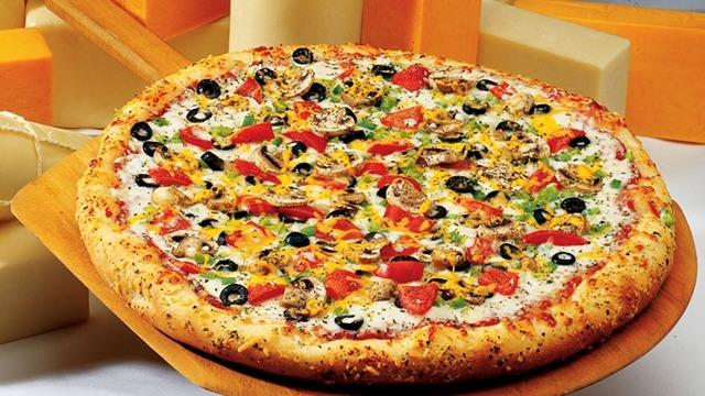 MasterChef karışık PİZZA tarifi! Evde kolay pizza hamuru ve sosu nasıl yapılır?