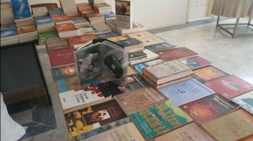 FET&Ouml; baskını yapılan depoda, 'One Minute' yazılı i&ccedil; &ccedil;amaşırı