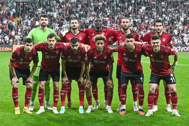 Burak Yılmaz'dan sürpriz kadro! Beşiktaş-Gaziantep FK maçı 11'leri -  Beşiktaş (BJK) Haberleri - Spor