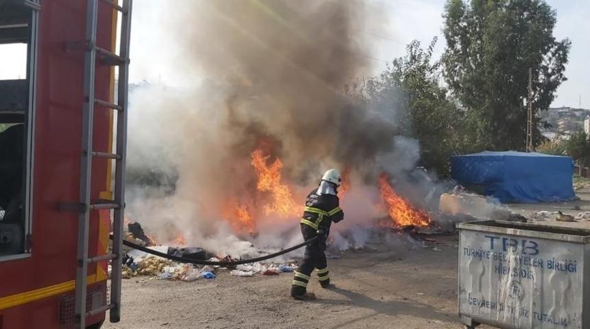 İskenderun il&ccedil;esi sanayi sitesinde &ccedil;&ouml;p yangını