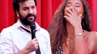 Hasan Can Kaya konuğunun dekoltesini diline doladı! Sen Türkan Şoray mısın?' 