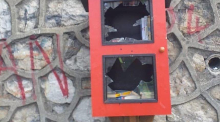 Zonguldak Belediyesi’nden minyatür kütüphaneye zarar verenlere tepki