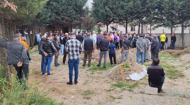 Tekirdağ'da evinin önünde otururken tüfekle açılan ateş sonucu ölen kadının cenazesi defnedildi