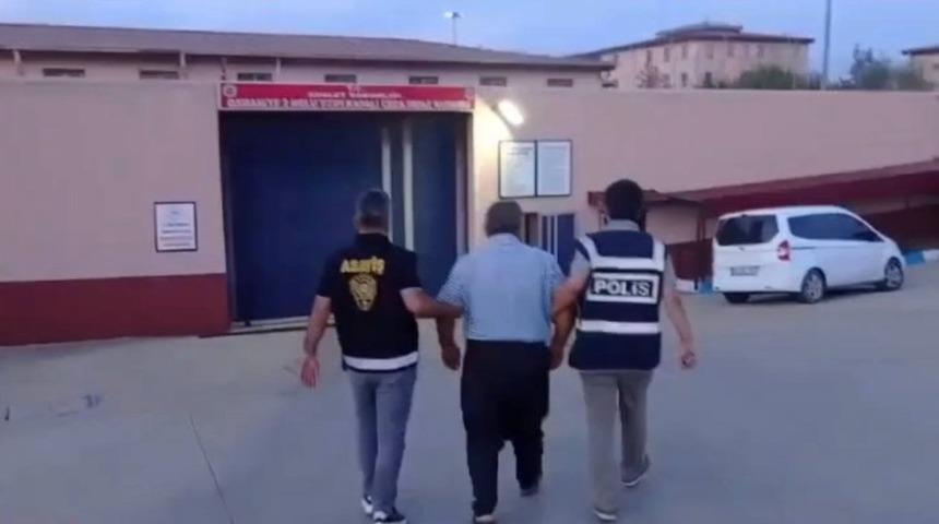 Doğa&uuml;st&uuml; g&uuml;&ccedil;lere sahip olduğunu &ouml;ne s&uuml;rerek gen&ccedil; kızları taciz eden şahıs tutuklandı