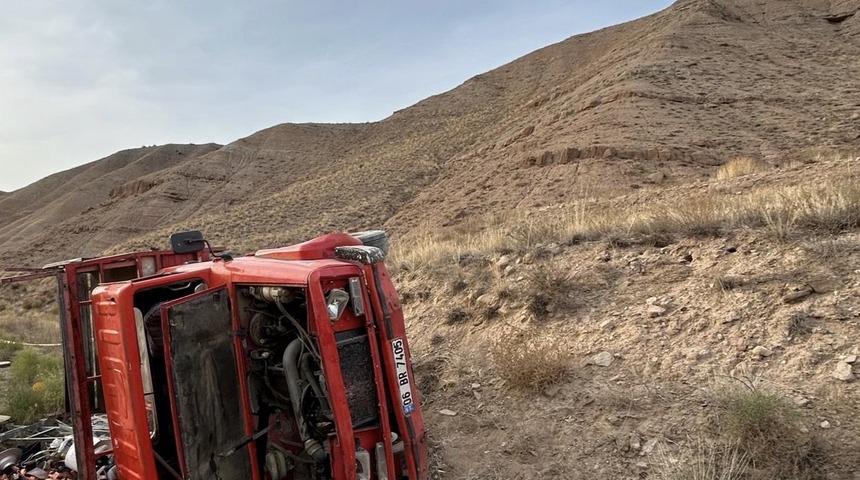 Erzincan’da kamyonetin devrilmesi sonucu 1 kişi öldü