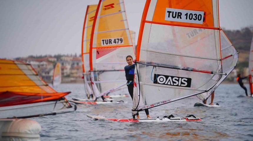 Cunda Adası TYF R&uuml;zgar S&ouml;rf&uuml; yarışlarına ev sahipliği yaptı