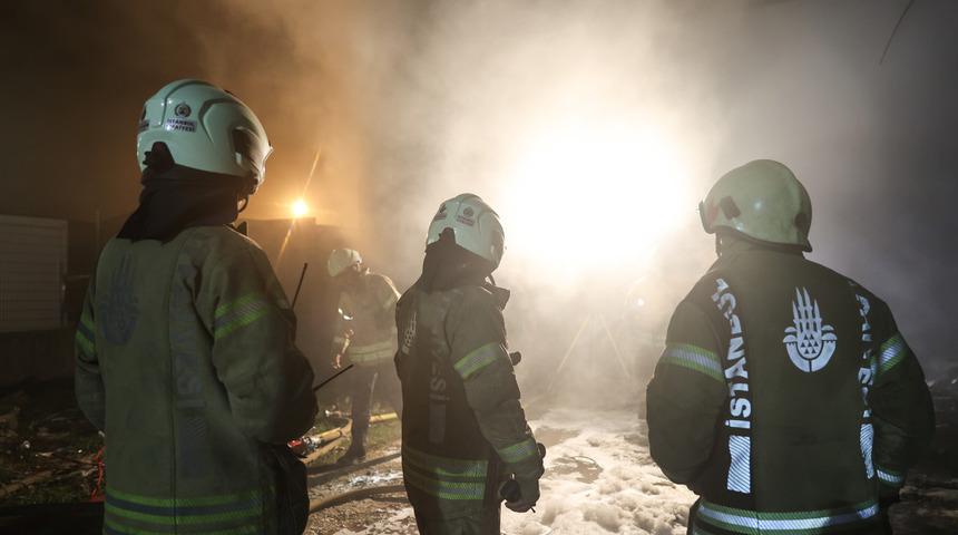 Çatalca'da iş yerinin deposunda çıkan yangın söndürüldü