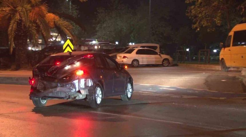 Kartal&rsquo;da kırmızı ışıkta ge&ccedil;en s&uuml;r&uuml;c&uuml; kazaya neden oldu