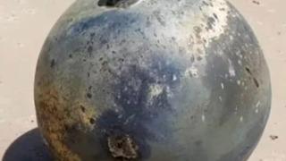 Sahile vuran gizemli top merak uyandırdı! Başka bir dünyadan olduğunu söylediler ama gizemini koruyor 